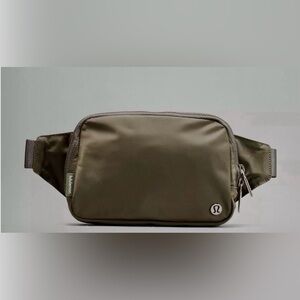 lululemon 2L everyday olive green belt bag
